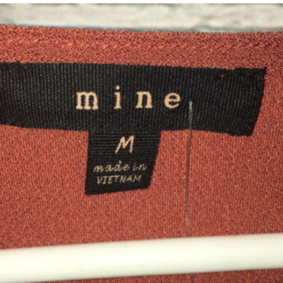 Mine Blouse Size M V Neck Front Half Zip - Picture 6 of 8